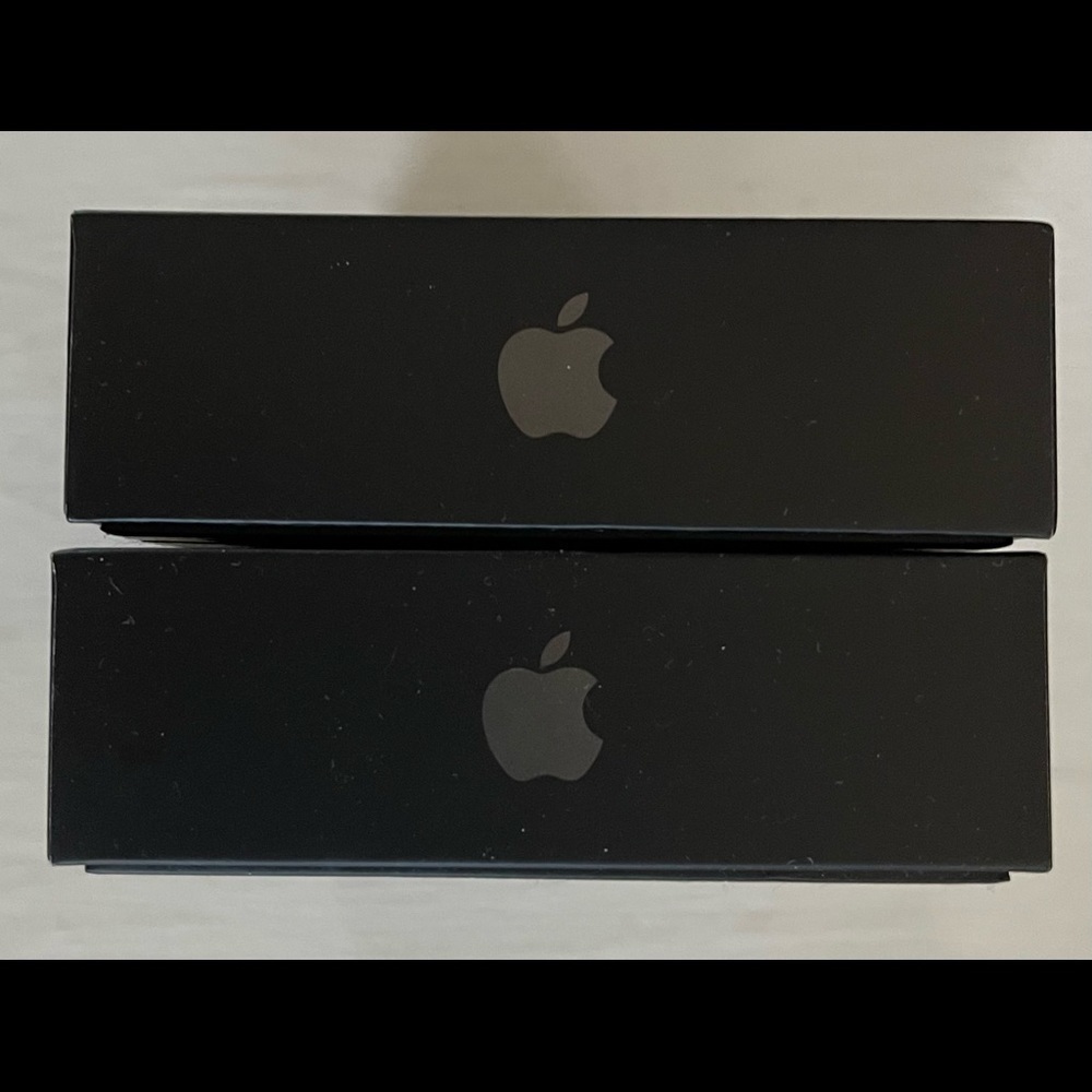 2 iPhone 12 Pro boxes - Picture 3 of 4